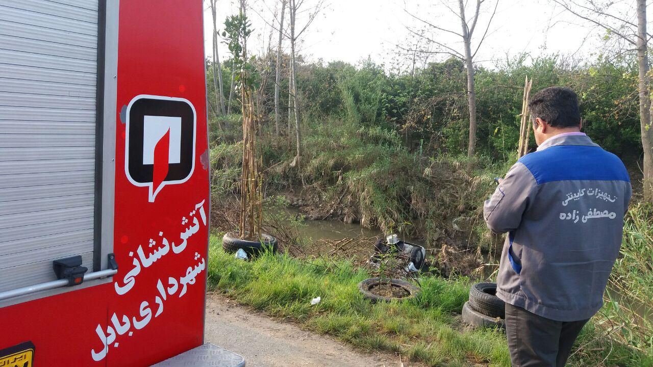 سقوط خودرو در رودخانه بابلرود