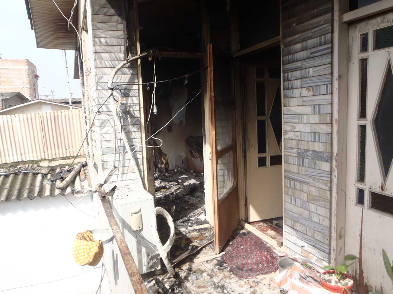 آتش در منزل مسکونی