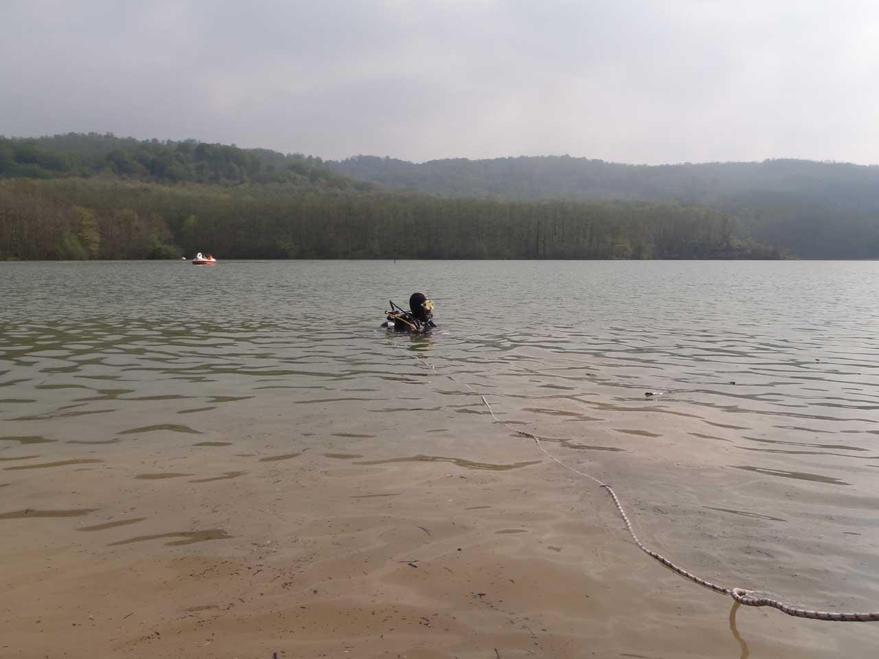 سقوط خودرو به دریاچه سنبل رود