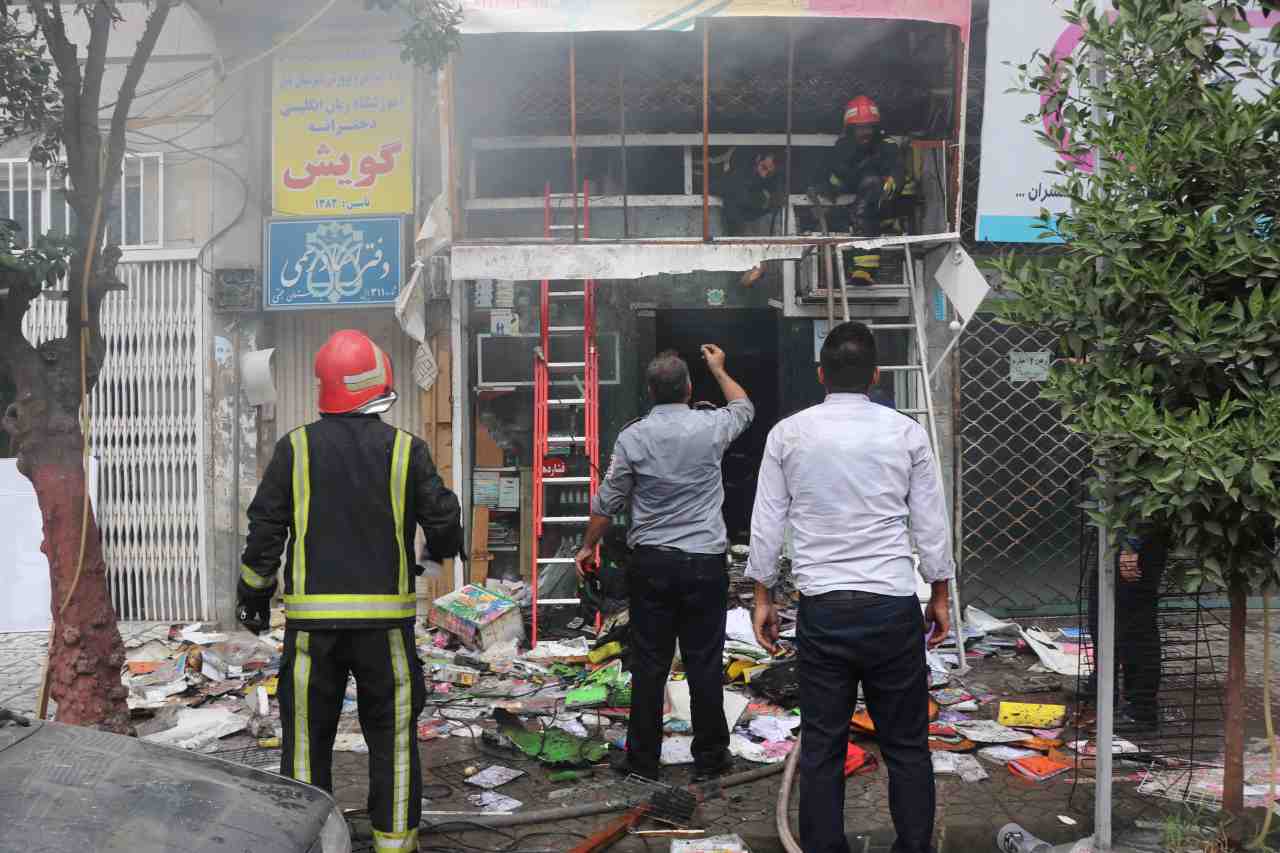 در آستانه بازگشایی مدارس یک واحد تجاری فروش لوازم التحریر دچار آتش سوزی شد.