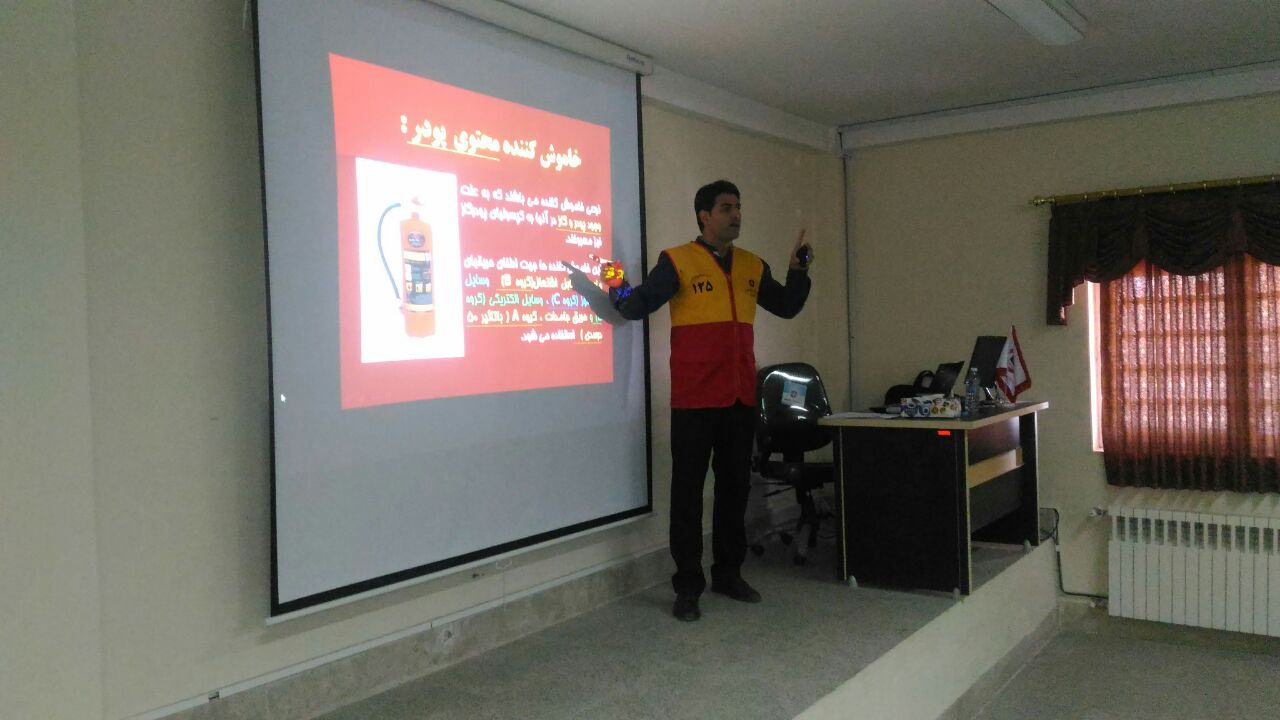 آموزش آتش نشانان 10 شهر استان طی دو روز درسازمان آتش نشانی بابل برگزار شد.