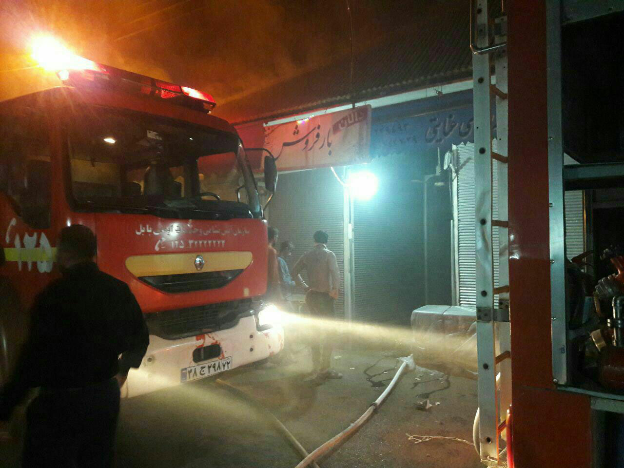 آتش سوزی گسترده در بازار روز 