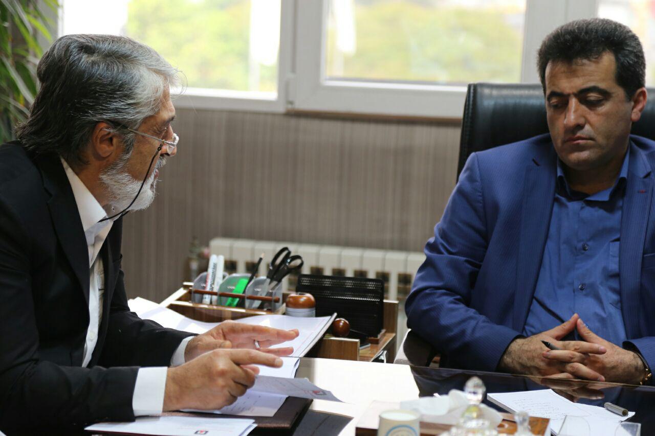 دیدار سرپرست سازمان آتش نشانی و جمعی از پرسنل سازمان با مهندس کبود شهردار محترم 
