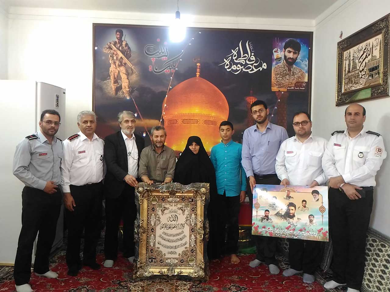 دیدار مدیرعامل و جمعی از پرسنل سازمان آتش نشانی با خانواده شهید مدافع حرم، سید رضا طاهر
