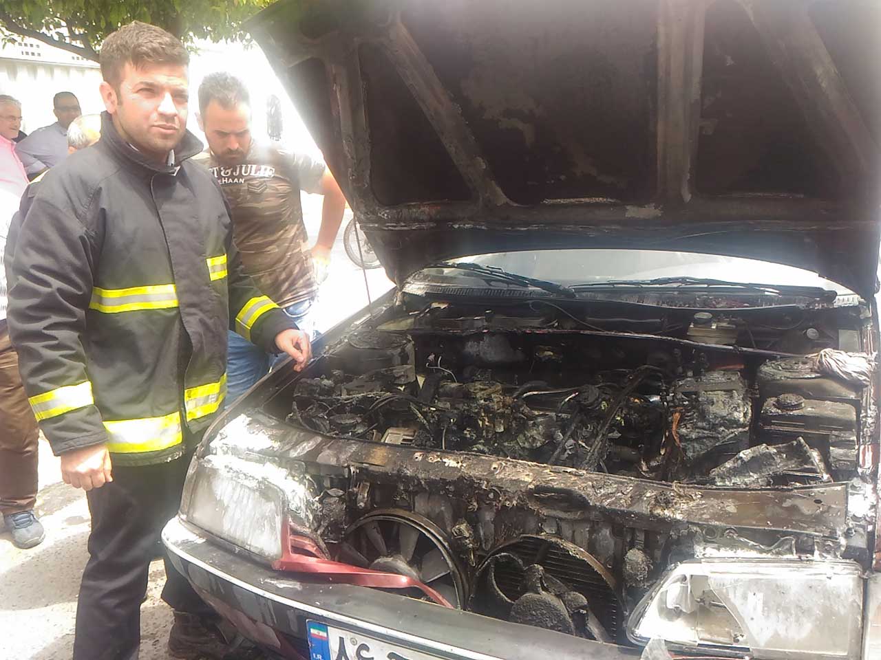 پژو 405 طعمه حریق شد