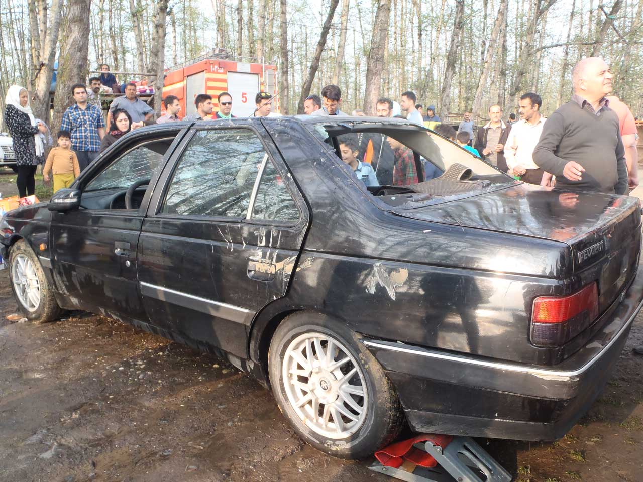 سقوط خودرو به دریاچه سنبل رود