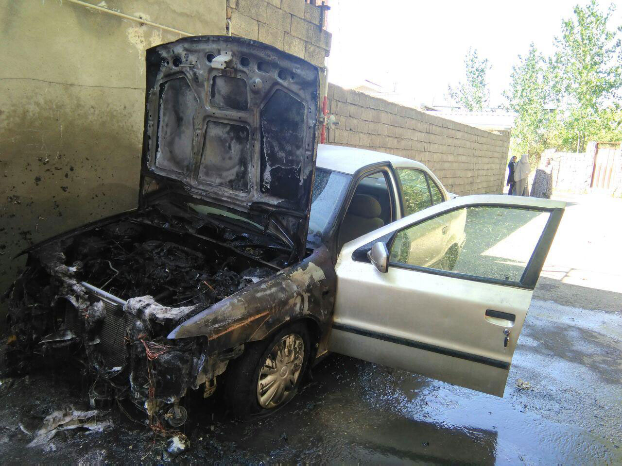 خودروی سمند دچار حریق شد